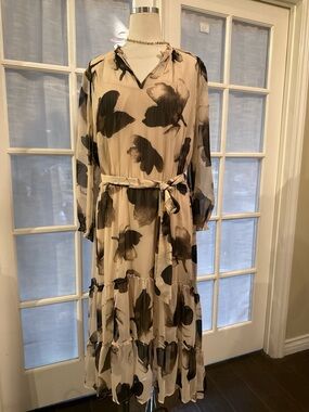 Simply Vera Vera Wang Cream Maxi Dress with Black Floral Brushstroke